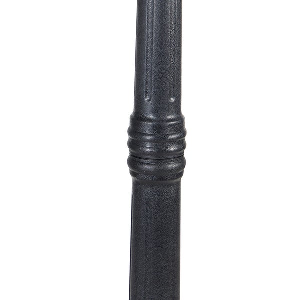 Detailaufnahme einer schwarzen Kunststoffverbindung für Gartengeräte mit strukturierter Oberfläche und horizontalen Rillen.