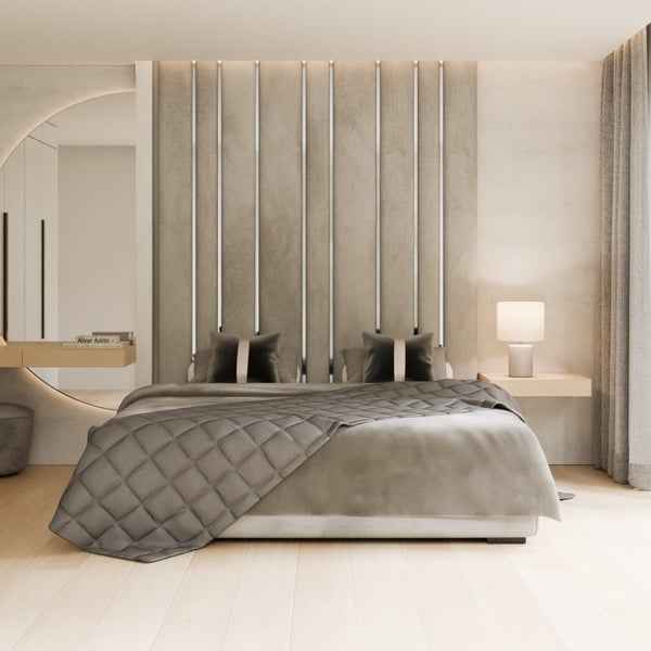 Schlafzimmer mit Bett, Nachttisch und Wandpaneel