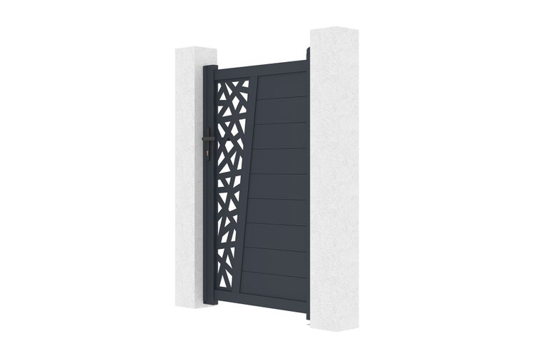 Anthrazitfarbenes Gartentor aus Aluminium mit geometrischem Dekor und horizontalen Lamellen zwischen zwei Pfosten.