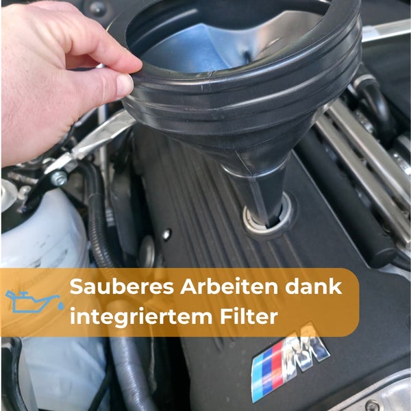 Öleinfülltrichter beim Einfüllen von Öl in einen Motor