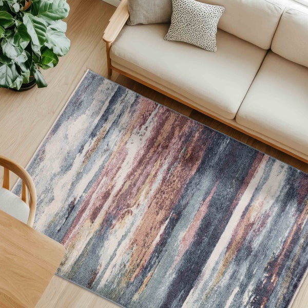 Teppich mit abstraktem Muster in einem Wohnzimmer