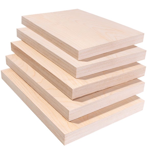 Stapel aus fünf Multiplexplatten aus Birkensperrholz mit sichtbarer Maserung und Schichtstruktur an den Kanten.