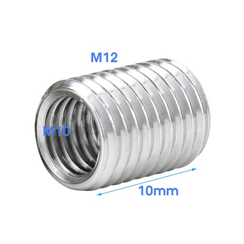 Gewindereduzierung aus Metall mit M12 Außengewinde und M10 Innengewinde, Länge 10 Millimeter.