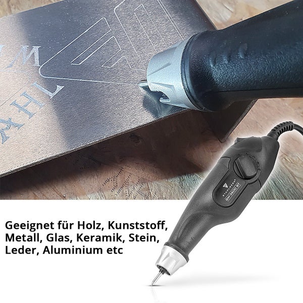 Stahlwerk Gravierstichel beim Gravieren einer Metallplatte