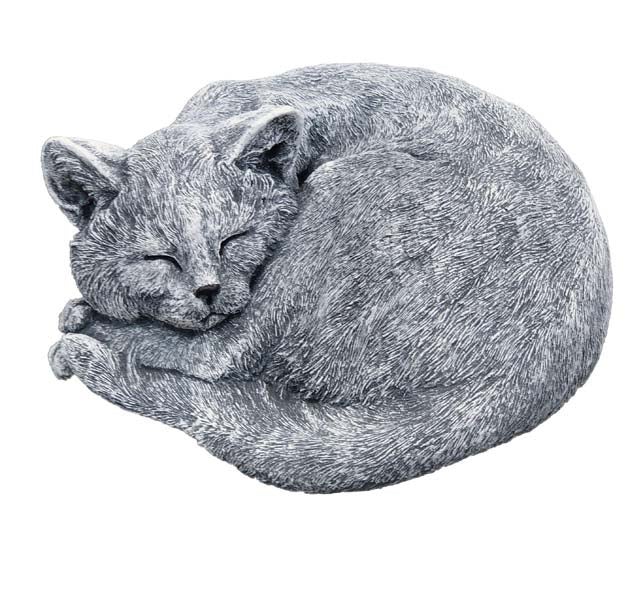 Dekorative Gartenfigur schlafende Katze aus Stein für den Außenbereich
