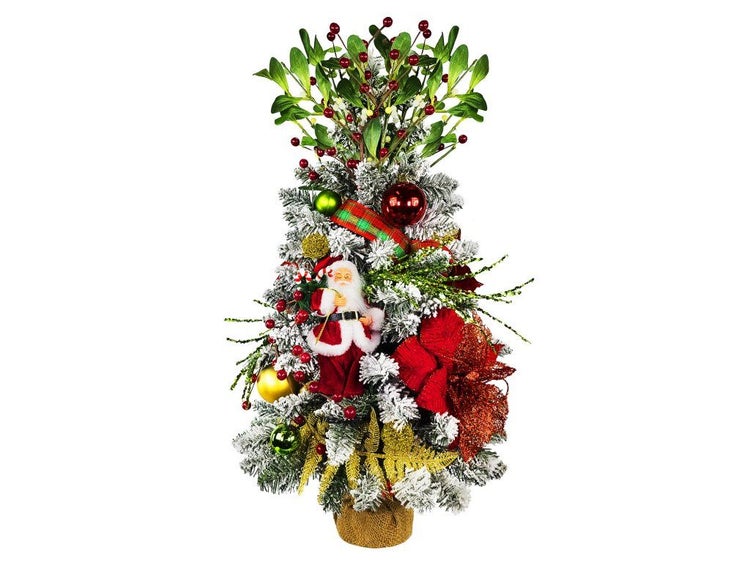 Künstlicher, beschneiter Weihnachtsbaum als Tischdekoration mit Weihnachtsmannfigur, Mistelzweigen, Kugeln und Schleife im Jutesack