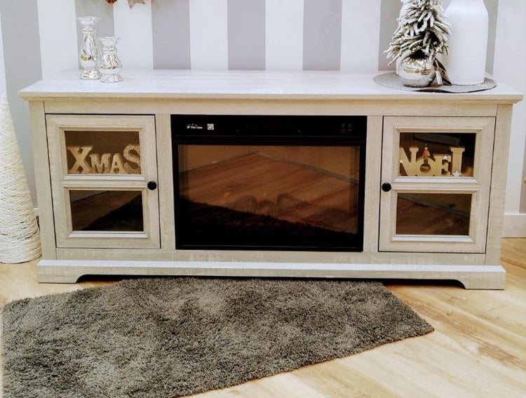 Dekorativer Kamin mit Schrank und Weihnachtsdekoration