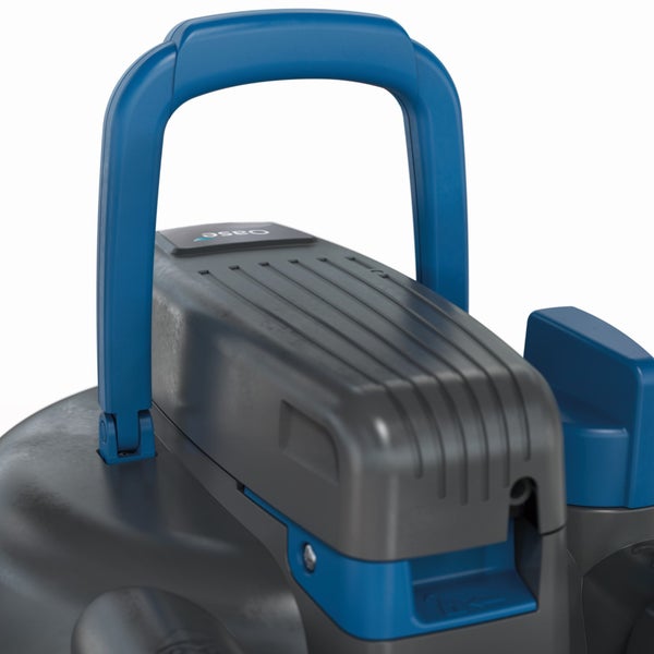 Detailansicht eines Oase Druckfilters mit blauem Tragegriff und grauer Funktionseinheit aus Kunststoff.
