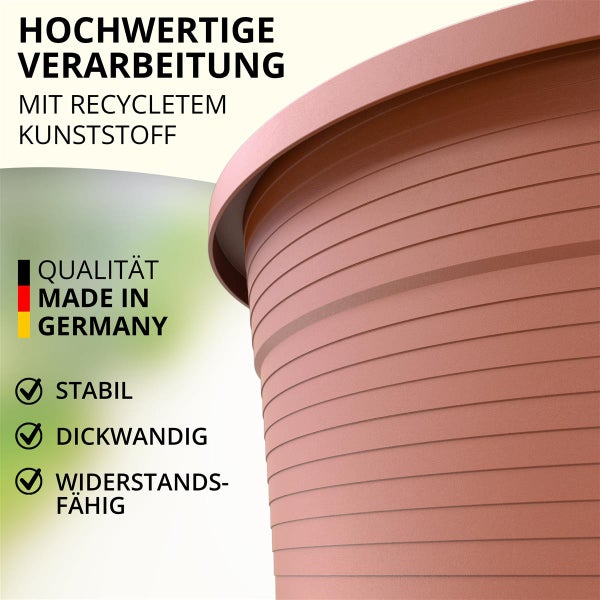Blumentopf aus recyceltem Kunststoff, hergestellt in Deutschland, stabil, dickwandig und widerstandsfähig.