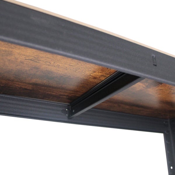 Detailansicht der Unterseite eines Tischs im Industrial-Stil mit Metallgestell und Platte in Holzoptik.