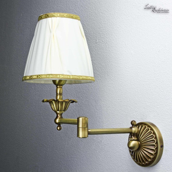 Wandleuchte mit Schirm und schwenkbarem Arm