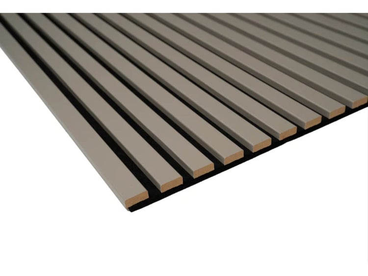 Akustikpaneel mit Holzlamellen zur Wand- und Deckenverkleidung