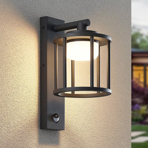 Lucande Wandleuchte außen Berenike mit Bewegungsmelder (spritzwassergeschützt (Modern) in Alu aus Aluminium (1 flammig, GX53) - Wandlampe für Außenwand/Hauswand Haus Terrasse und Balkon