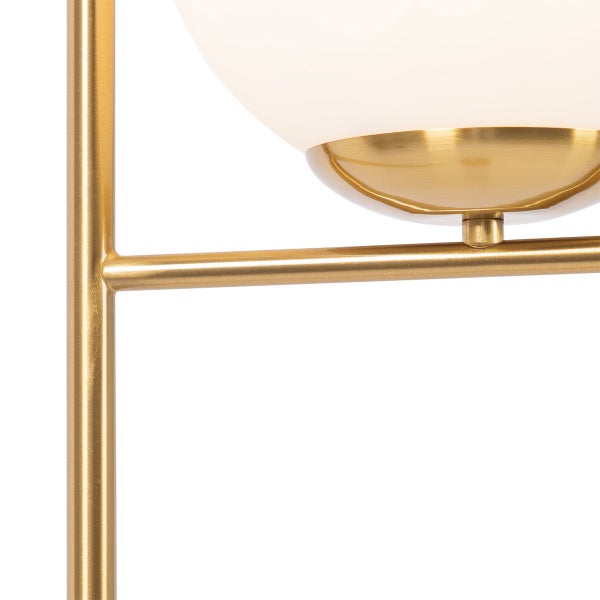 Detailaufnahme einer Stehlampe mit Metallgestell und kugelförmigem Lampenschirm