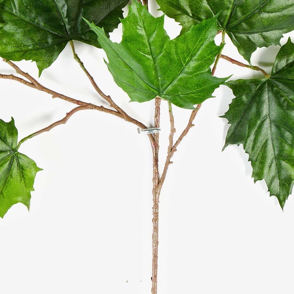 Künstliche Sukkulente aus grünem Kunststoff, detailreiche Dekopflanze.