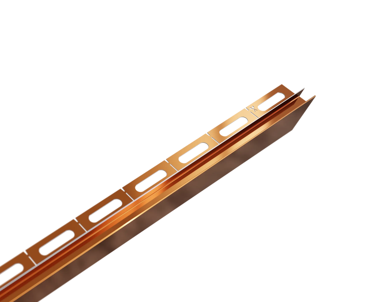 Fliesenschiene aus Aluminium in Kupfer-Optik, L-Profil mit gestanztem Befestigungsschenkel.