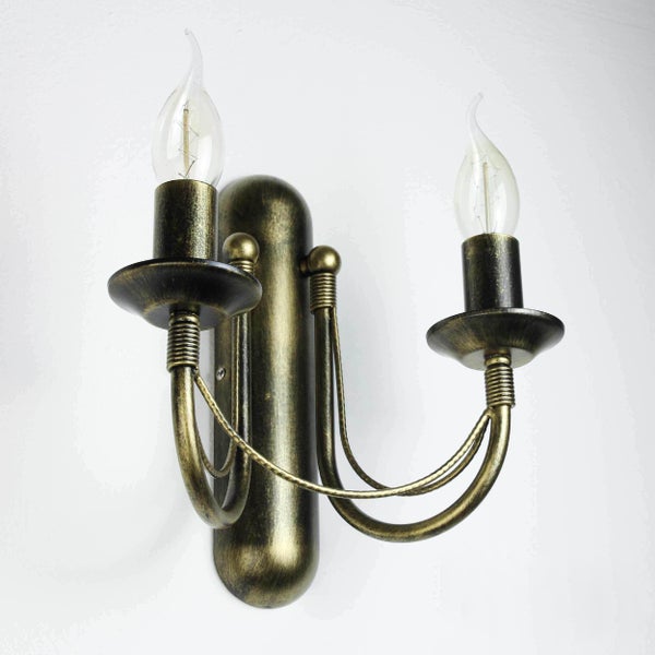 Wandleuchte mit zwei Leuchten im Retrodesign