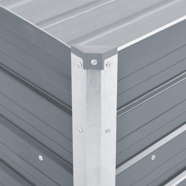 Detailansicht der Eckverbindung eines Hochbeets aus Metall mit Kantenschutz und Schraubverbindungen.