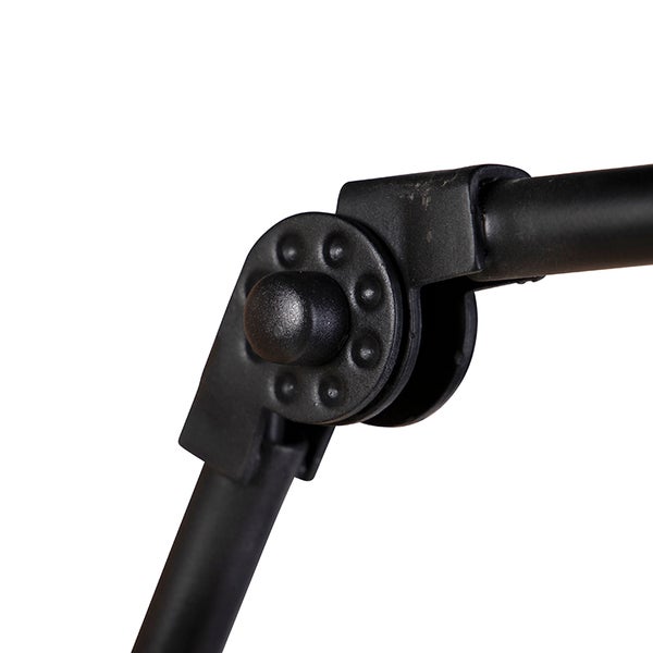 Detailaufnahme eines schwarzen Verbindungsstücks zwischen zwei Rohren