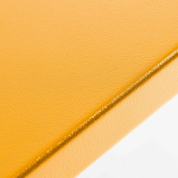 Nahaufnahme einer strukturierten Oberfläche mit Pulverbeschichtung.