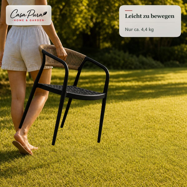 Person trägt leichten Gartenstuhl mit Seilgeflecht im Garten, Casa Pura Logo, Gewicht circa vier Komma vier Kilogramm.