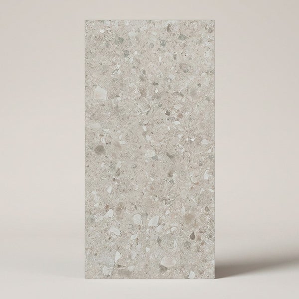 Rechteckige Fliese mit Terrazzo Optik für Wand und Boden