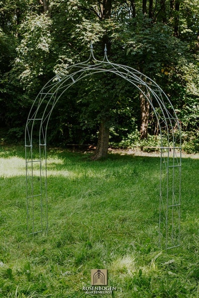 Metall Rosenbogen im Garten