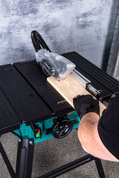 VONROC Tischkreissäge mit Untergestell und Führungsschiene 1500W - Tischsäge mit Staubabsaugung 5000U/min - 210mm - Inkl. Gehrungsführung und 40T Sägeblatt (Mit Untergestell)