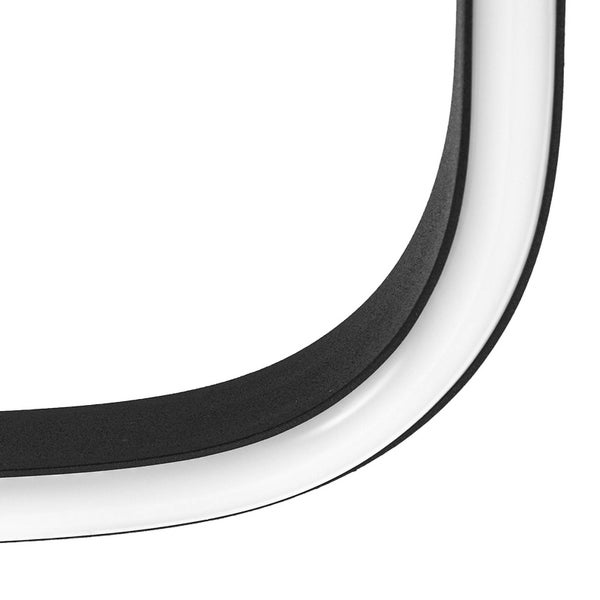 Detailansicht einer abgerundeten LED-Leuchte mit schwarzem Rahmen und weißer Lichtfläche.