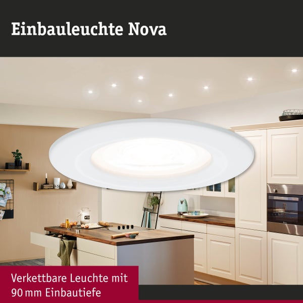 Runde weiße LED Einbauleuchte Nova in einer hellen modernen Küche, verkettbar mit 90 Millimeter Einbautiefe.