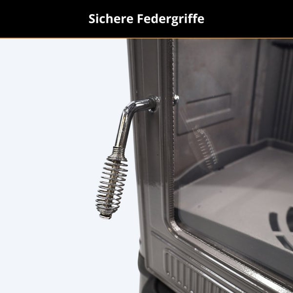 Sicherer Federgriff an der Metalltür eines Kaminofens.
