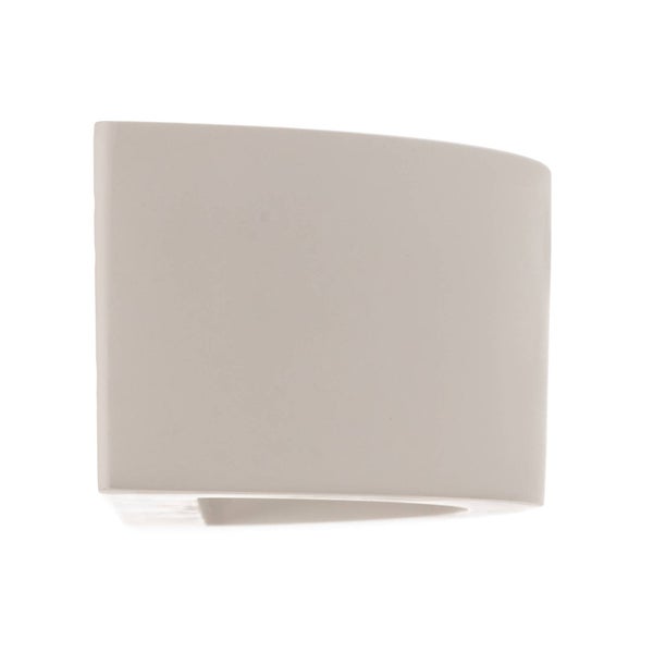 Weiße Wandleuchte aus Gips mit geschwungener Form.