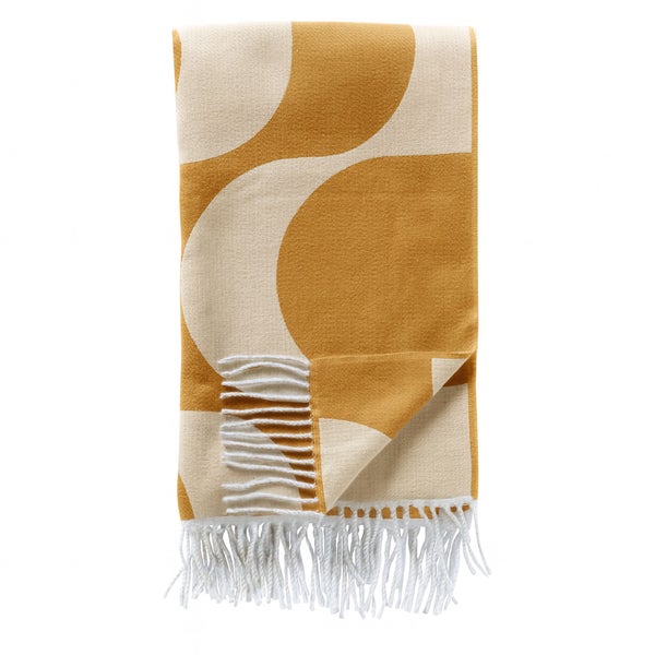 Decke mit geometrischem Muster und Fransen