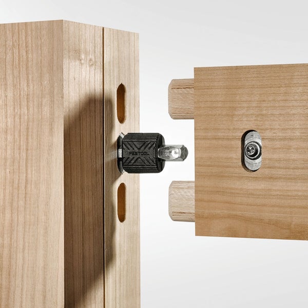 Holzverbindung mit Verbinder und Dübeln