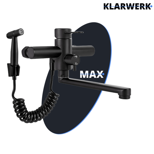 Einhand-Wandarmatur in Schwarz matt mit schwenkbarem Auslauf und Bidet-Handbrause mit Spiralschlauch.