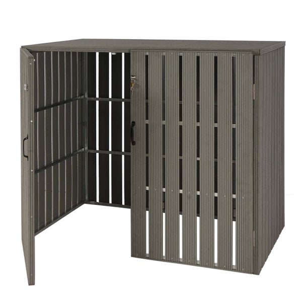 Gerätehaus mit zwei geöffneten Türen