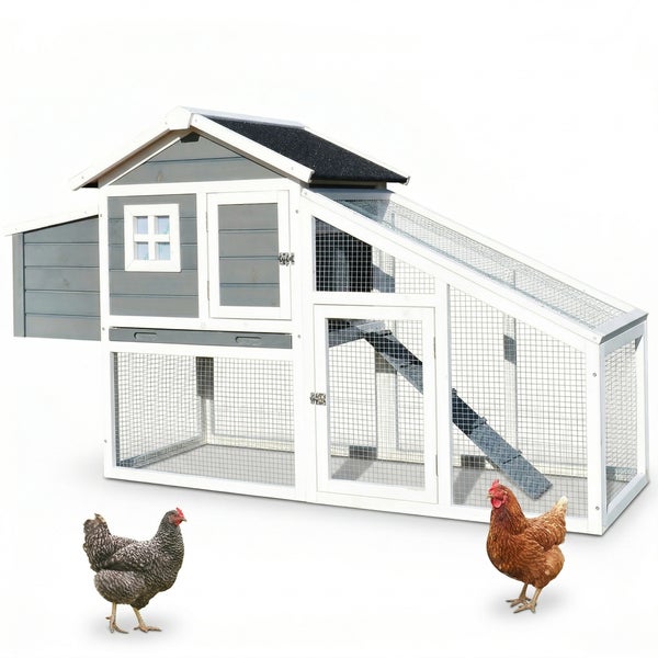 Zweistöckiger Hühnerstall aus Holz in Grau und Weiß mit integriertem Freilaufgehege, Rampe und Legenest.