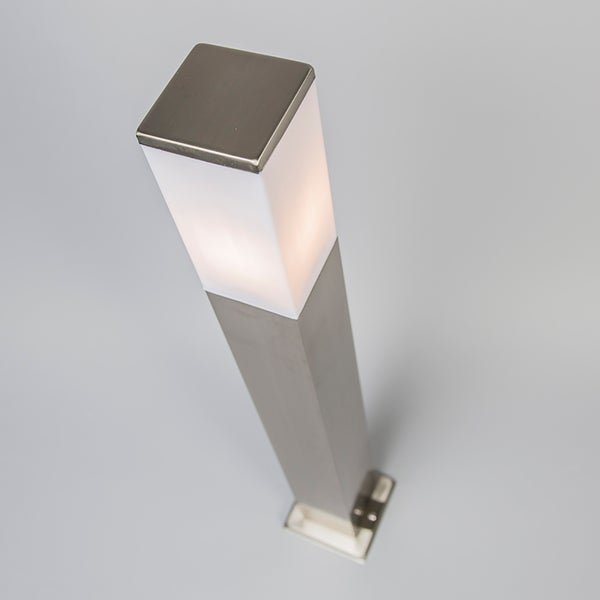 Quadratische LED-Wegeleuchte aus Edelstahl und Kunststoff in Silber und Weiß für den Außenbereich.