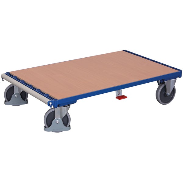 Flacher Plattformwagen mit einer Holzplatte, einem blauen Metallrahmen und vier Lenkrollen.