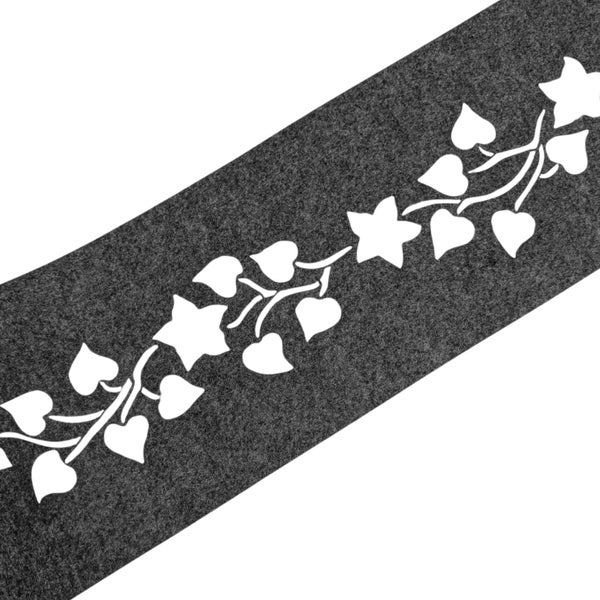 Grauer Filz mit dekorativem Pflanzenmuster