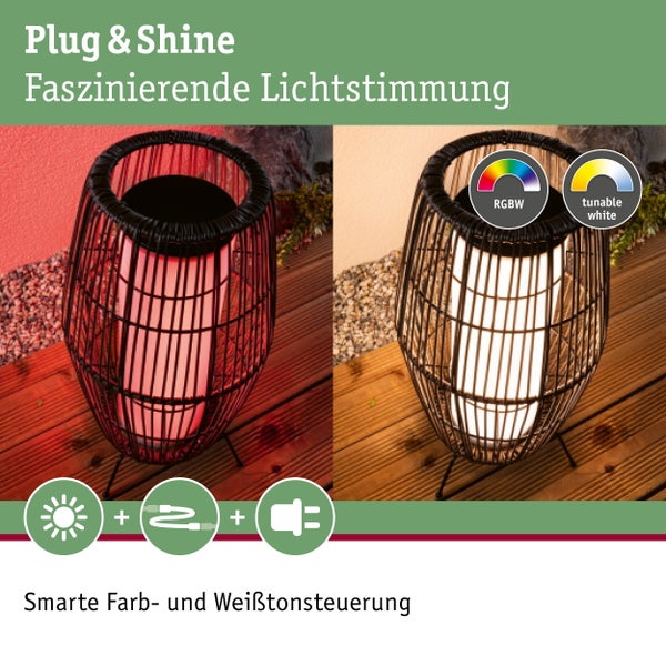 Plug und Shine Außenleuchte im Korb-Design auf einer Holzterrasse mit smarter Farbsteuerung und einstellbarem Weißton.