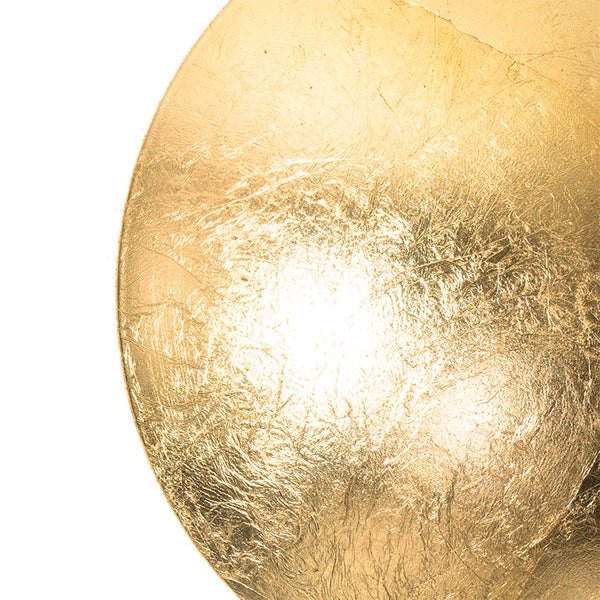 Detailaufnahme einer goldenen Oberfläche mit Blattgoldstruktur