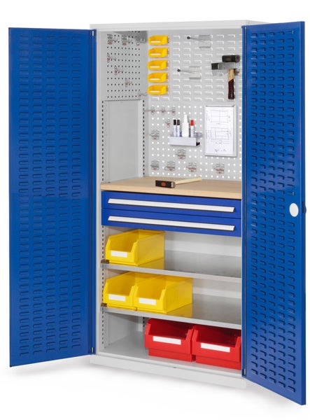 Werkstattschrank mit Werkzeugen und Behältern