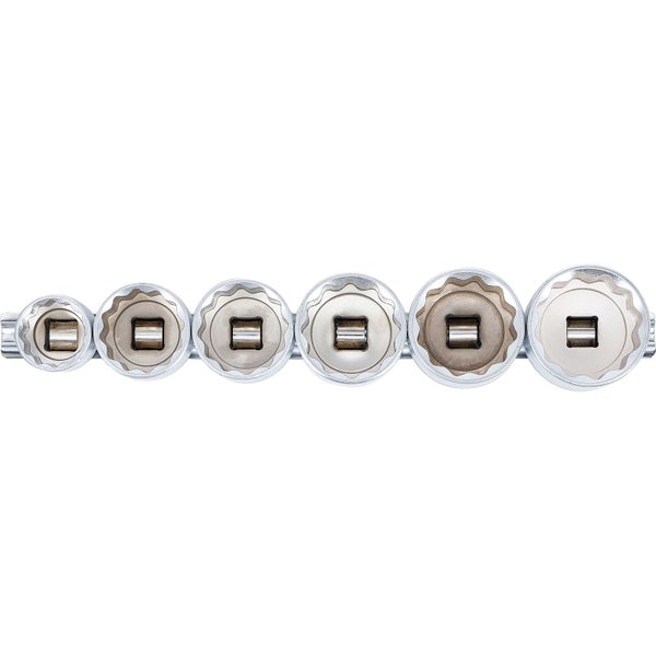 Steckschlüsseleinsätze aus Stahl auf Metallschiene