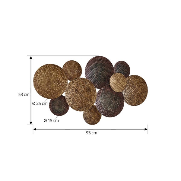 Wandobjekt aus überlappenden Metallscheiben mit verschiedenen Strukturen. Breite 93 Zentimeter, Höhe 53 Zentimeter, Durchmesser 15 und 25 Zentimeter.