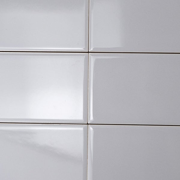 Winkelprofil aus Kunststoff für vielseitige Anwendungen im Heimwerkerbereich