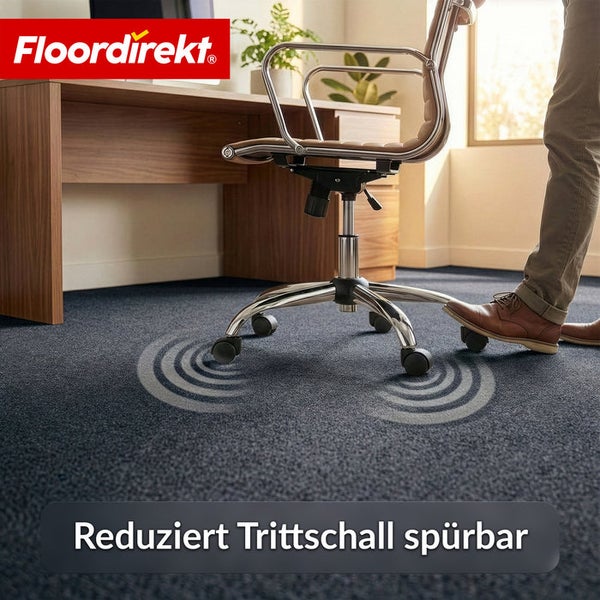 Büro mit Bürostuhl und Teppichboden zur Trittschallreduzierung