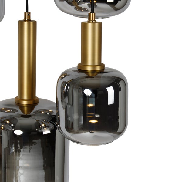 Mehrflammige Pendelleuchte mit Glaslampenschirmen und goldenen Elementen