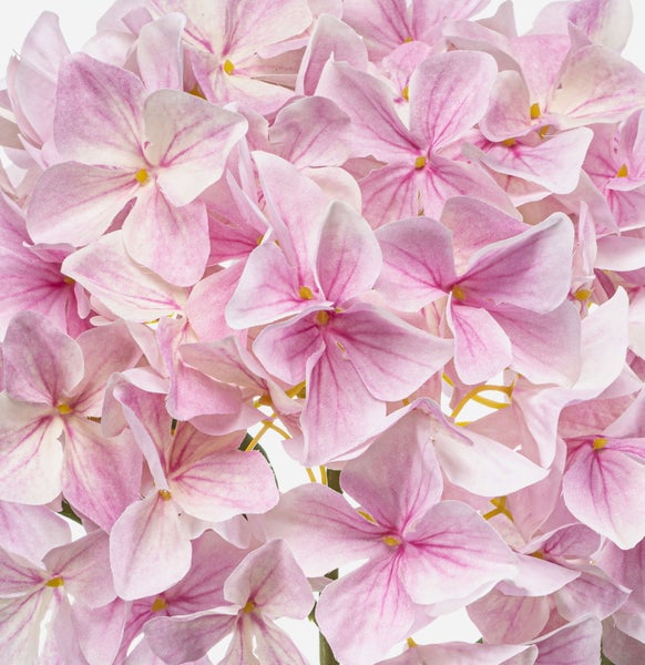 Künstliche Hortensie mit detailreichen grünen Blättern und rosa Blütenblättern.