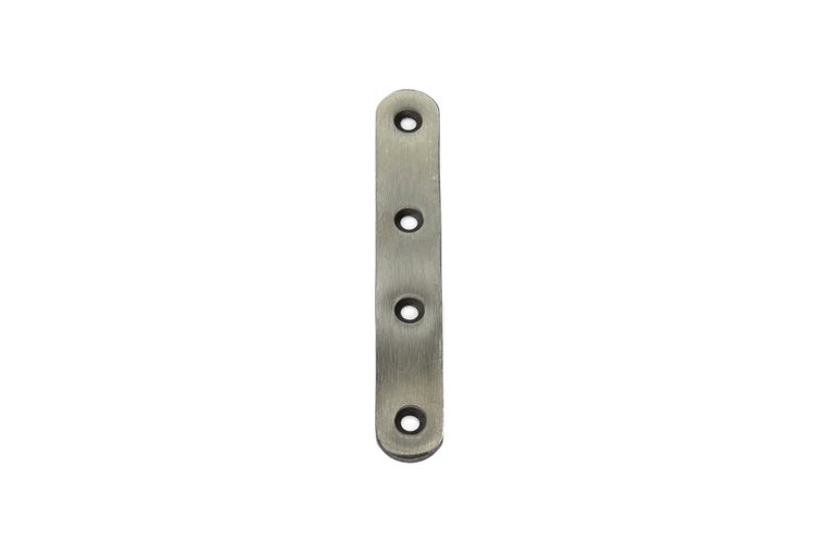 Flachverbinder aus Metall mit vier Senkbohrungen zur stabilen Verbindung von Holzbauteilen.